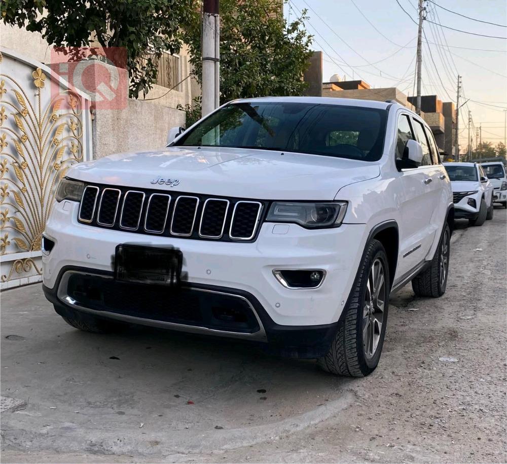 جیپ گراند شیرۆکی